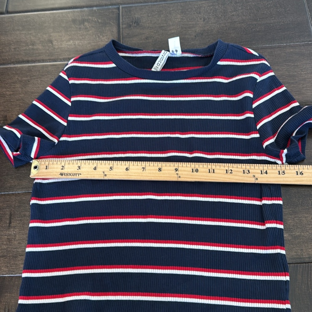 💜3/$15 Divided H&M Crop Top - Picture 5 of 7